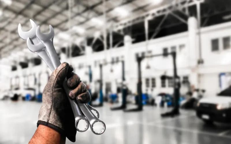 Werkstattbedarf: Schleifmittel und Abdeckmaterial